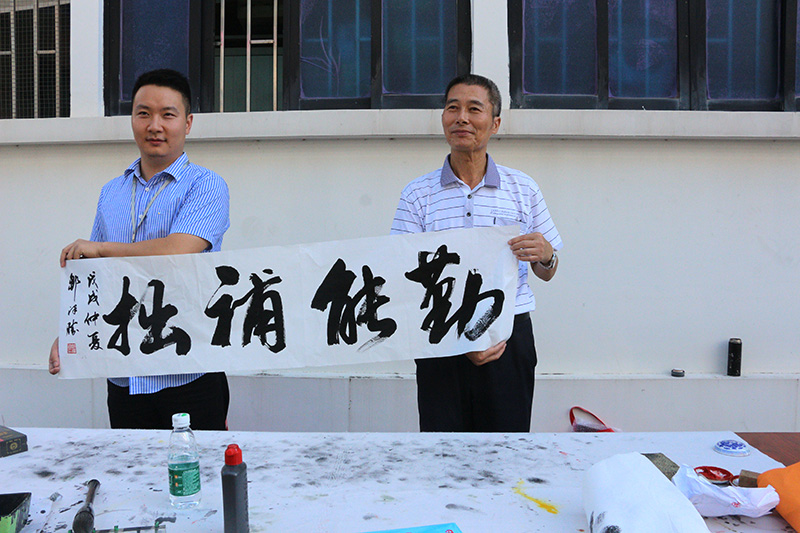 开云官方入口登录公司成功举办第一届“关爱生命，奉献爱心”无偿献血活动