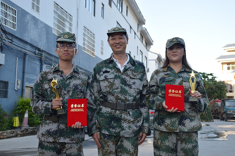 开云官方入口登录园区党委举办了以“不忘初心·牢记使命”为主题的主题党日活动